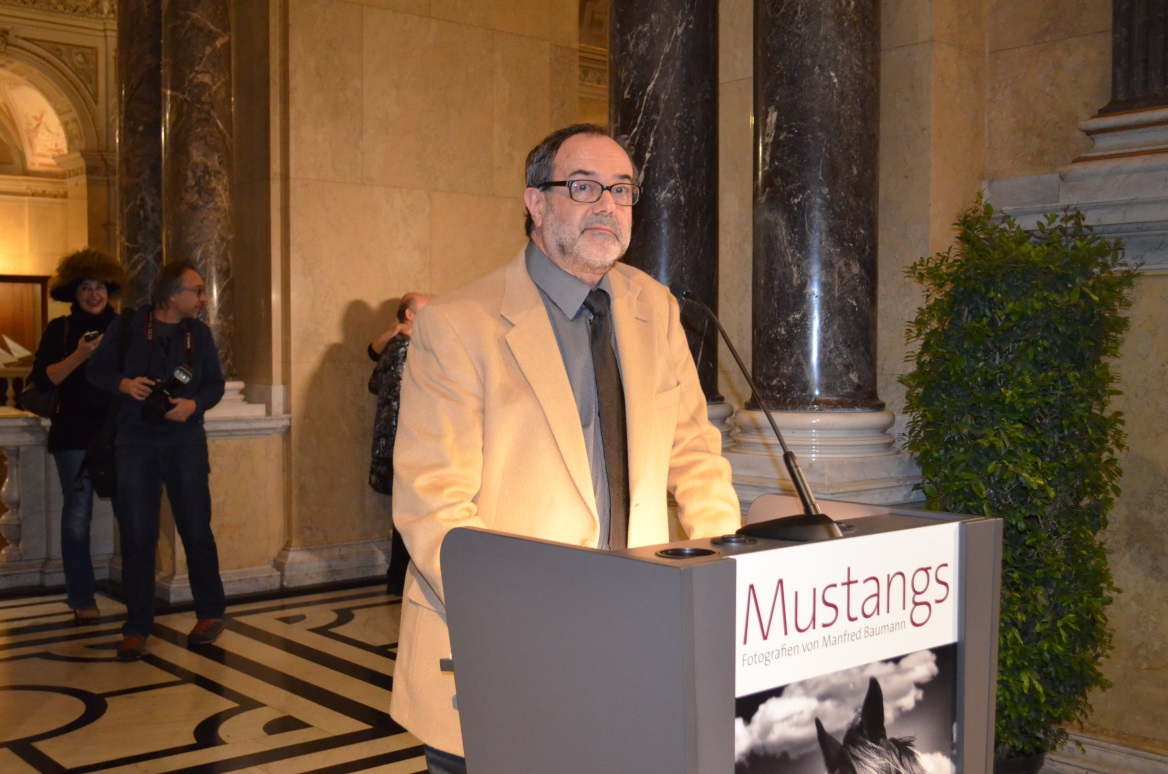 Dr. Köberl Christian, Director Naturhistorischen Museum al inaugurar la Exposición „Mustangs“. (Foto: Iris/Sonia Muhm)