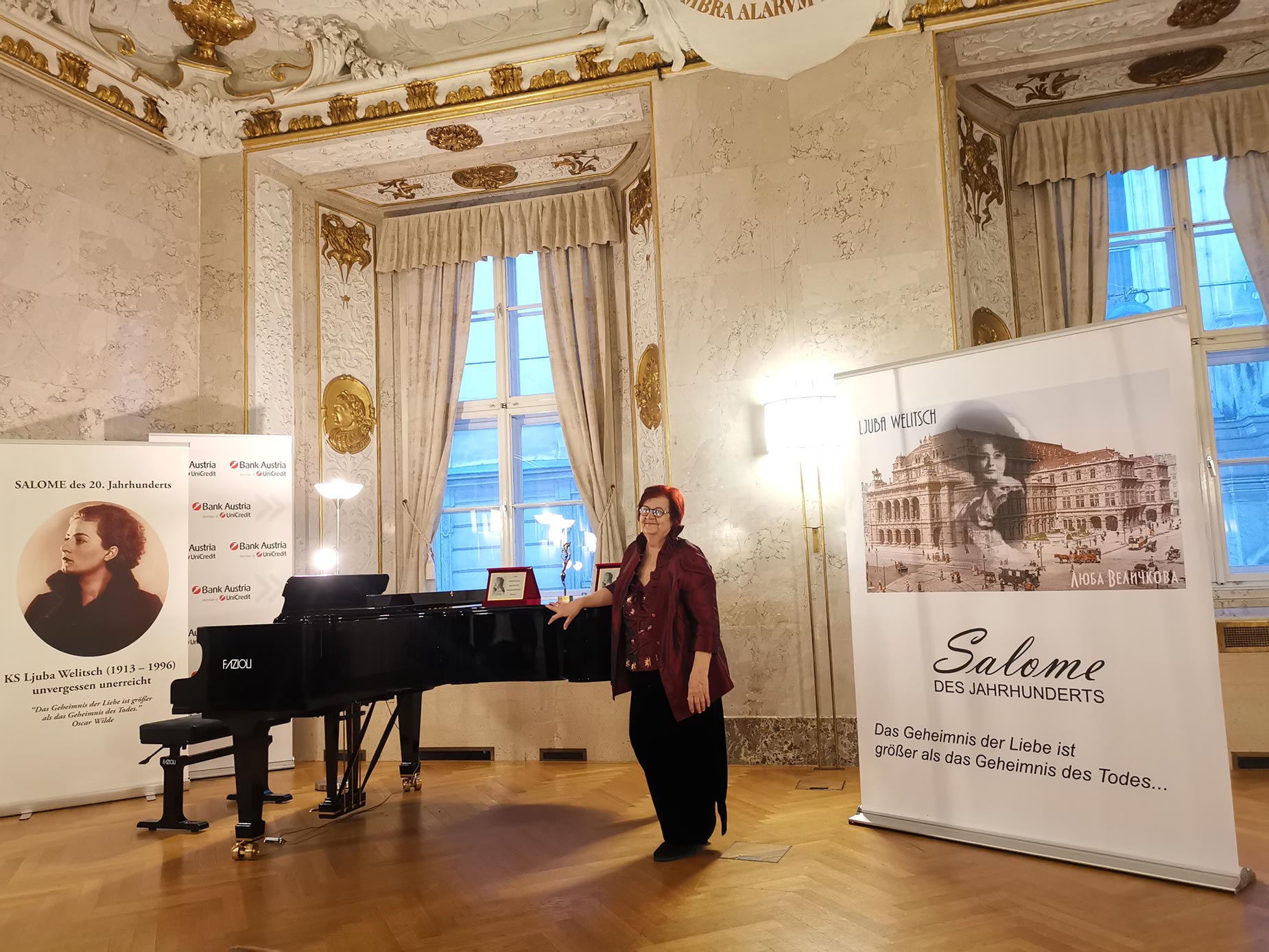 Mag. phil. Saschka Zhurkov bei ihrer Begrüßungsrede. Foto: CulturaLatina