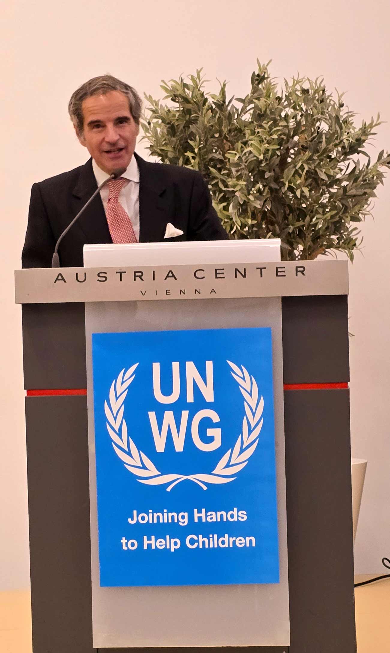  Rafael Mariano Grossi, Generaldirektor der IAEO sprach über die wichtige Rolle des Events als Symbol für internationale Zusammenarbeit und kulturellen Austausch. Foto: CulturaLatina