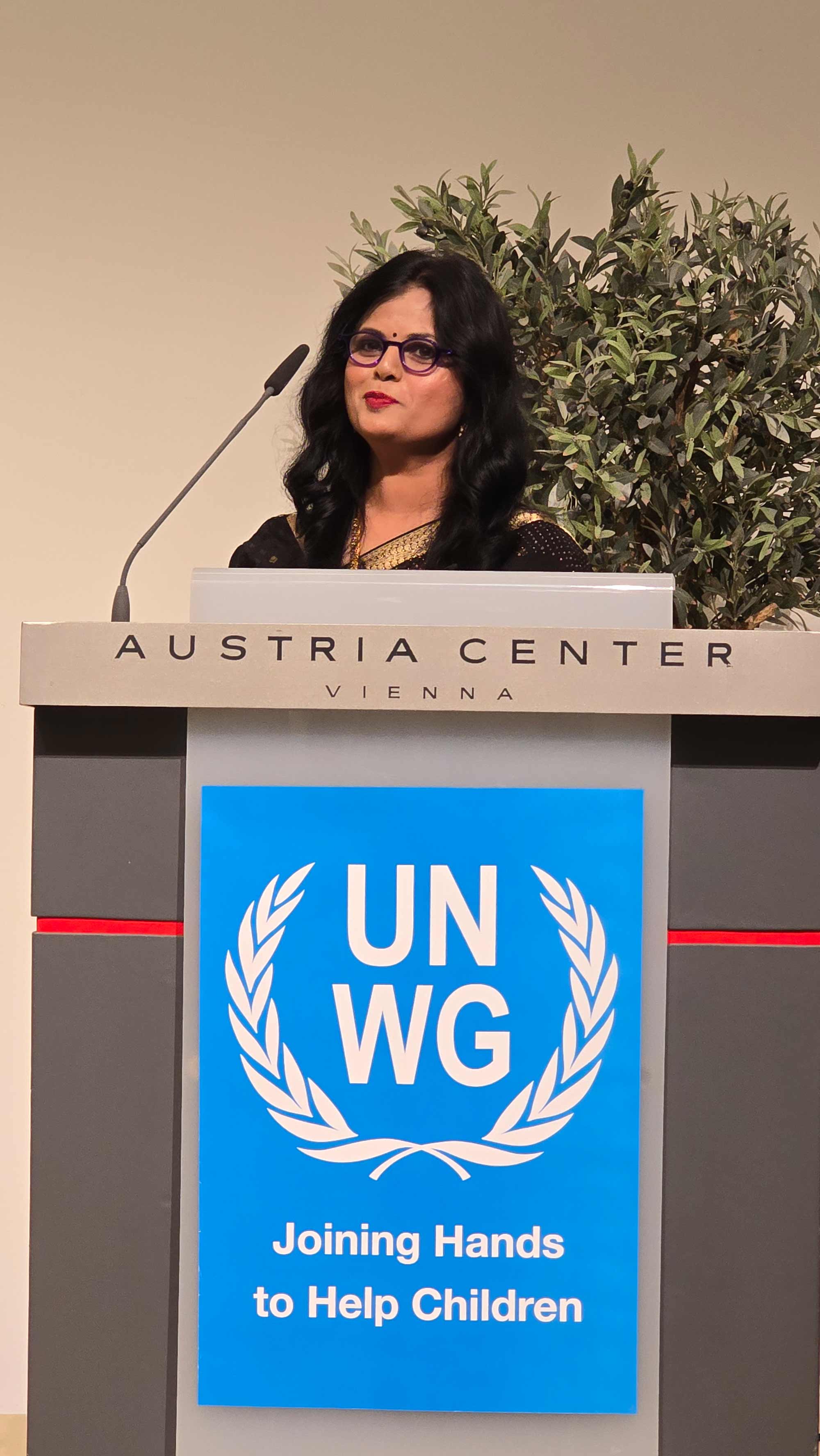 Kavita Verma, Vorsitzende des Charity Bazaar 2024, betonte die Bedeutung des gemeinsamen Engagements für den Erfolg des Projekts. Foto: CulturaLatina