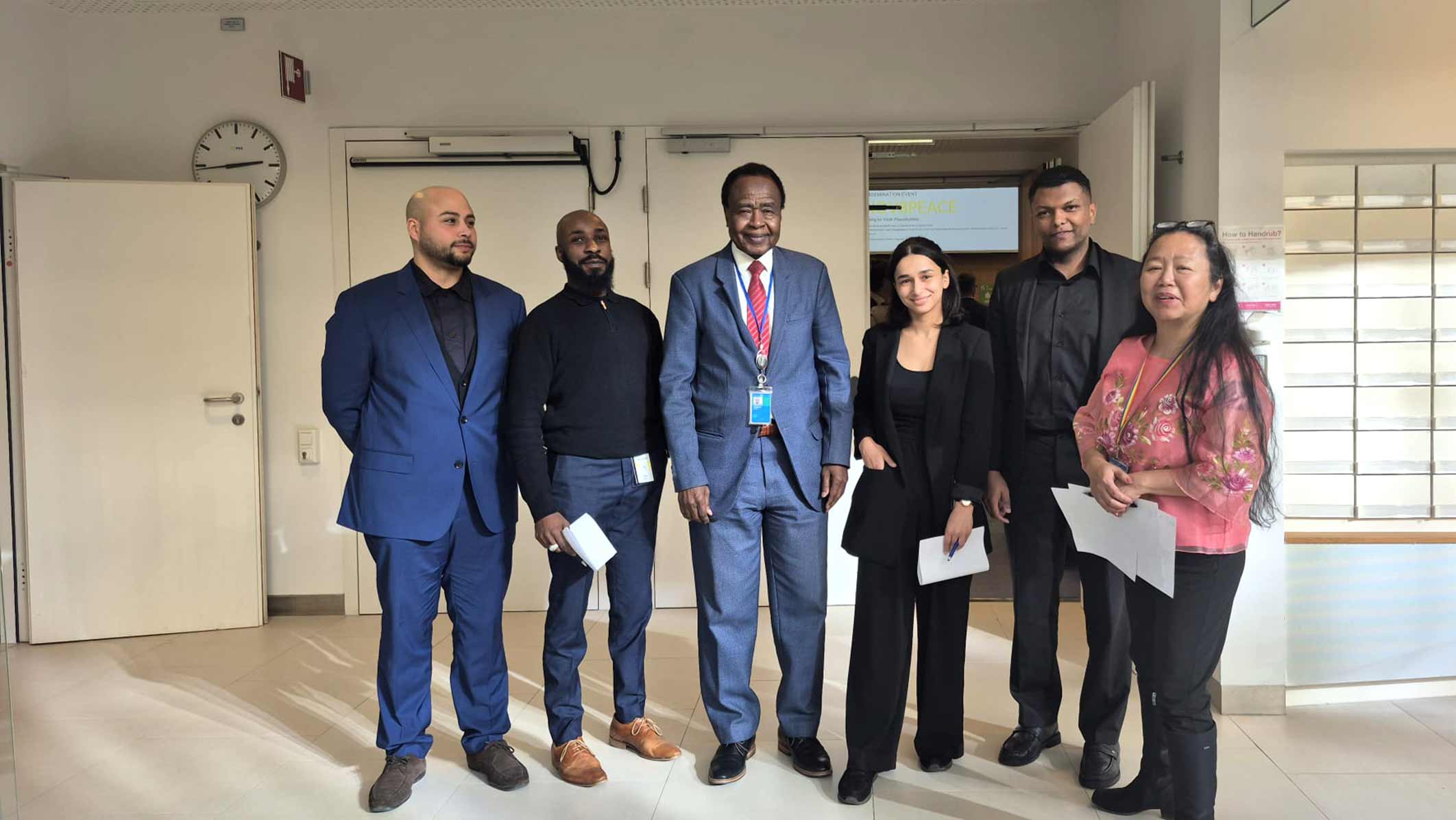 De izq. a der.: Dr Nael Elagabani, Mag. Usama Abdelhameed, DI Abdalla Sharief, Ms. Shadya Ismail Abdelaal, Mr Ahmed Osman y Ms. Maria Rojas. Foto: UNCAV