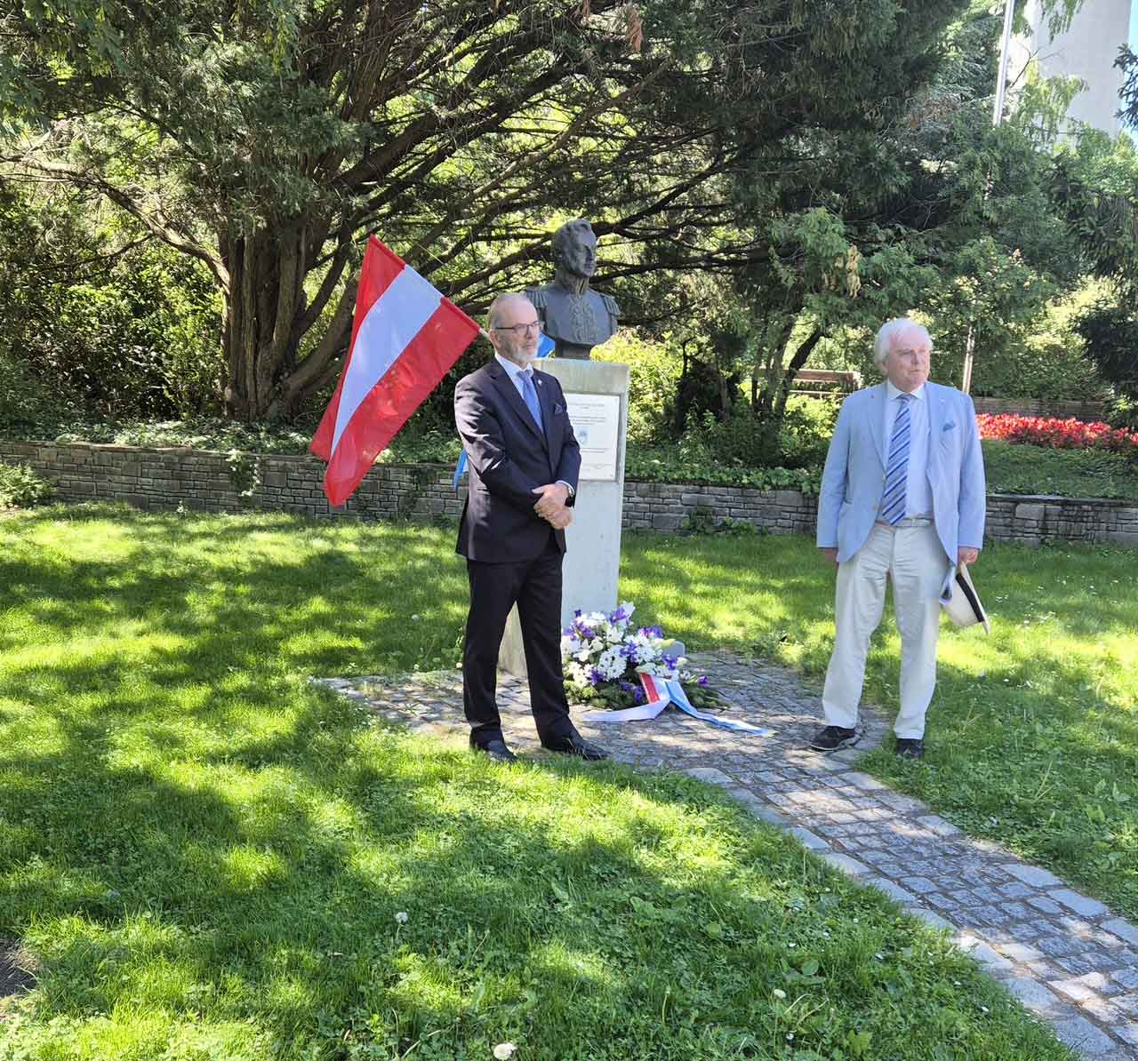 El vicepresidente Christian Koidl y el secretario general de PaN, Walter J. Gerbautz, durante sus discursos. Foto: Österreichisch-Argentinische Gesellschaft.