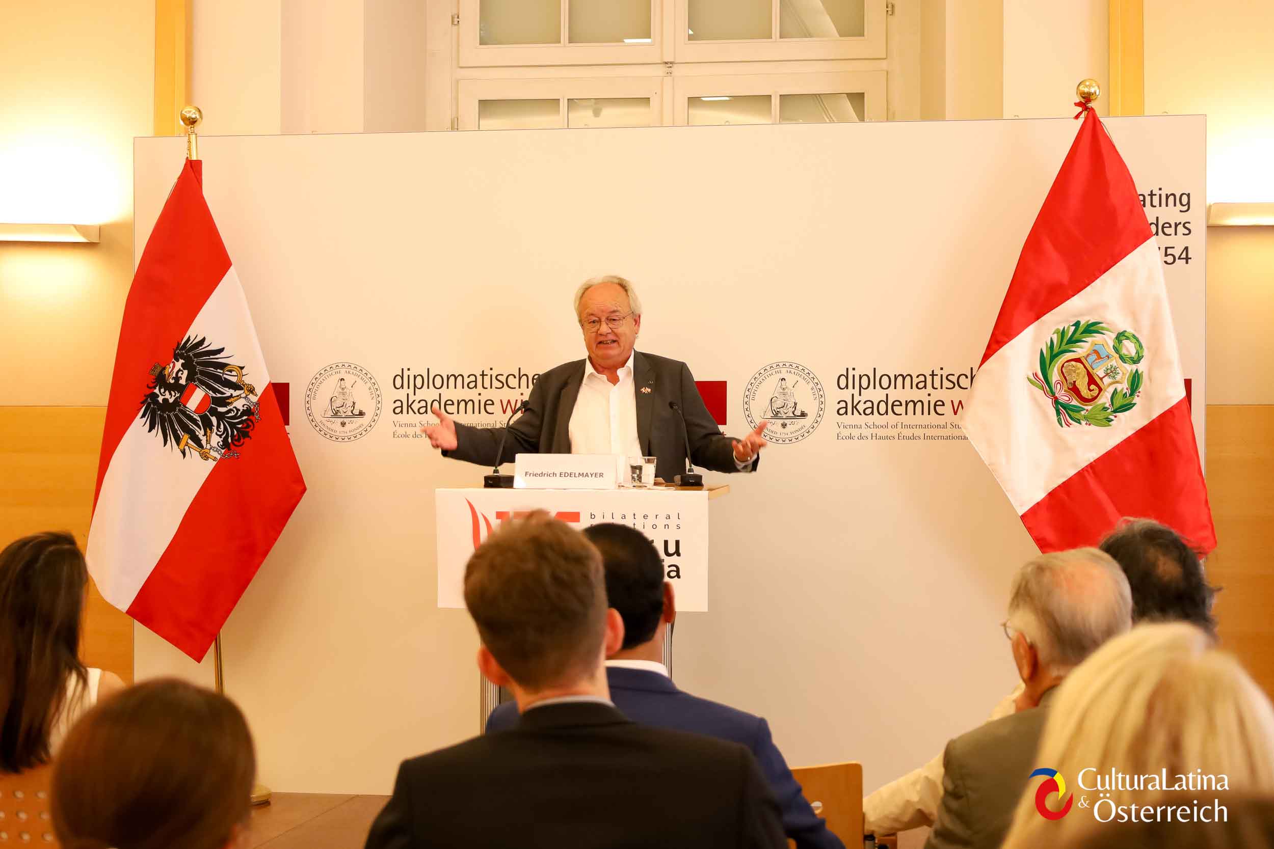 Perú y Austria