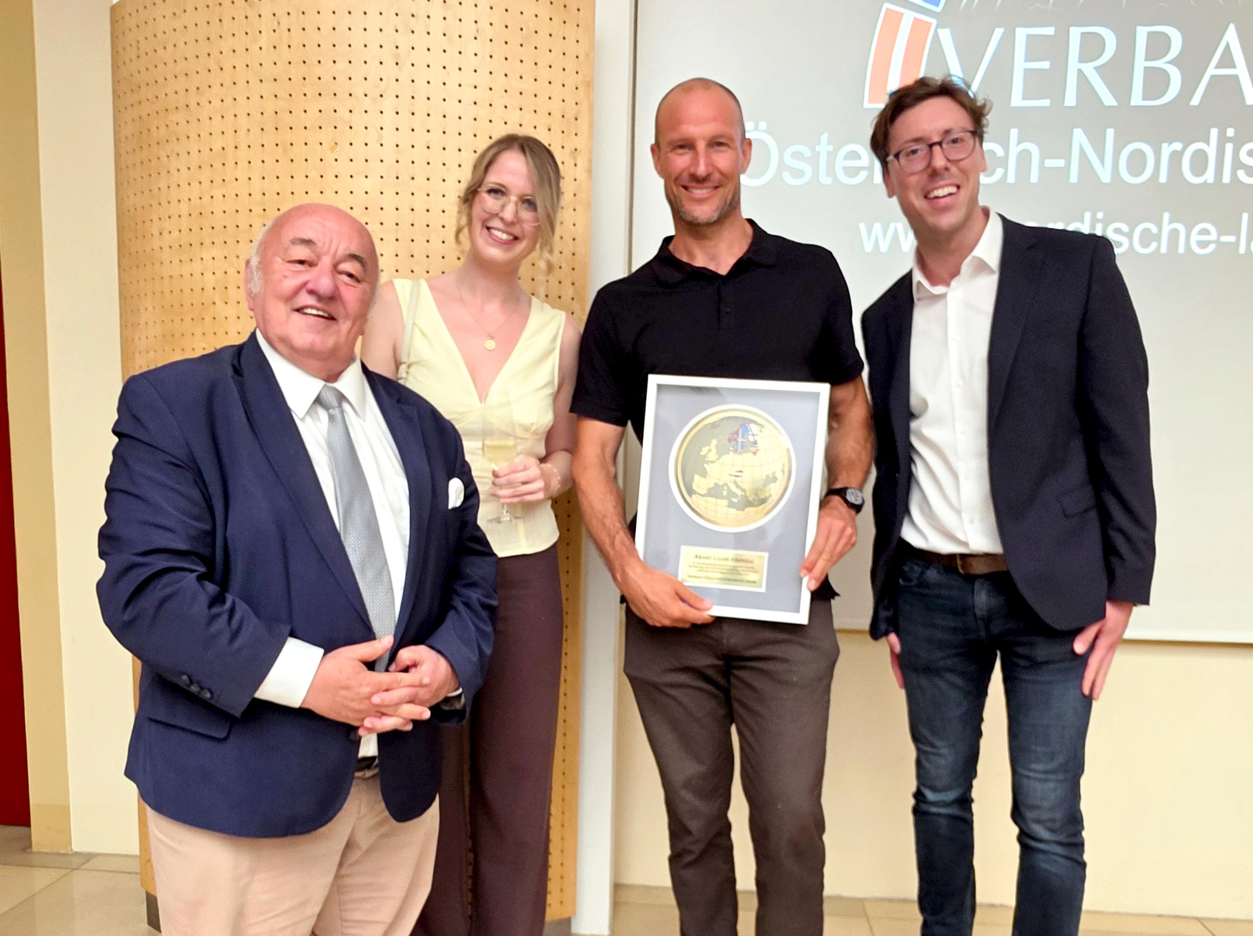 Aksel Lund Svindal erhält Auszeichnung des Verbandes Österreich-Nordische Länder. Foto: CulturaLatina