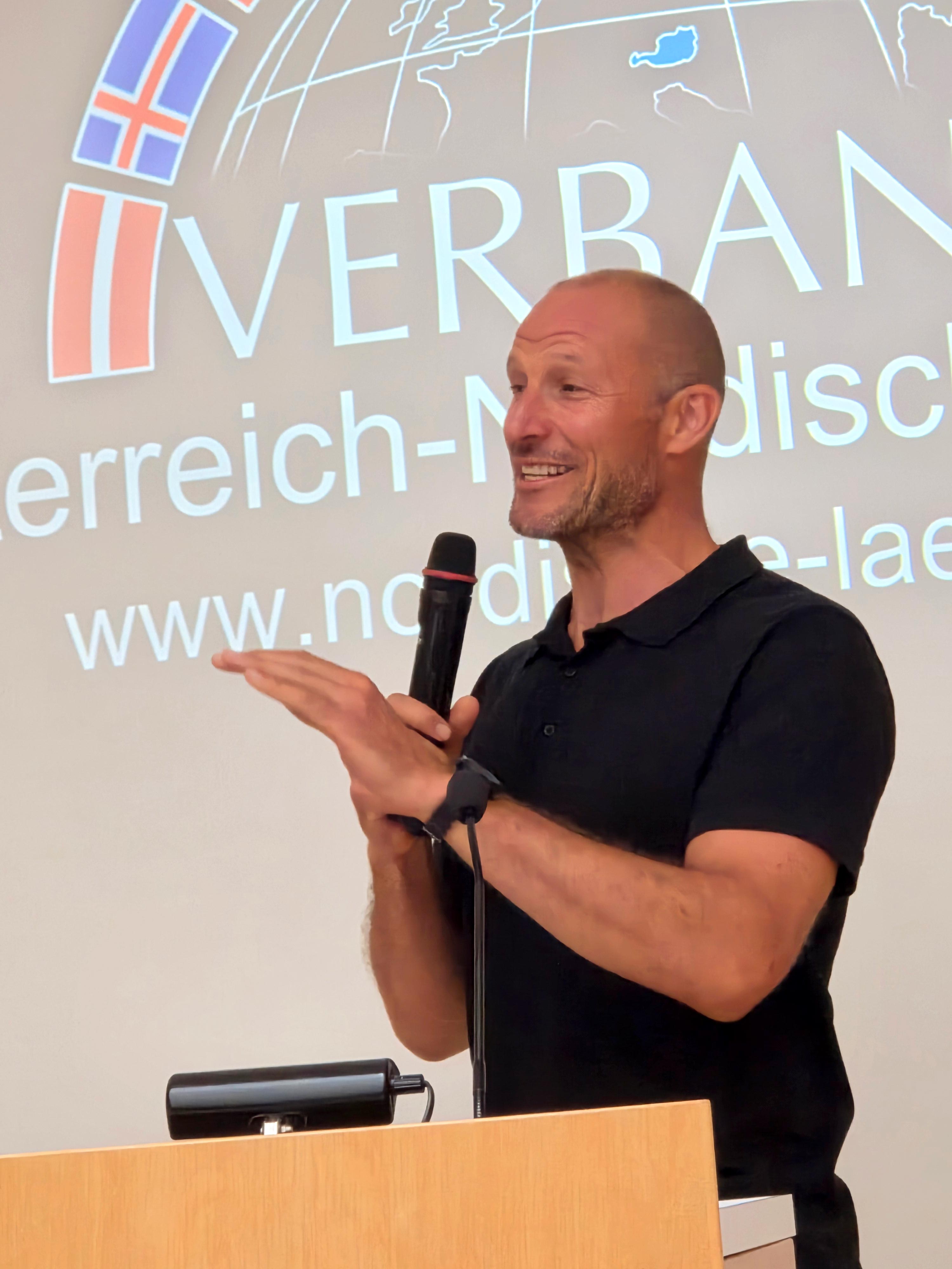 Aksel Lund Svindal erhält Auszeichnung des Verbandes Österreich-Nordische Länder. Foto: CulturaLatina