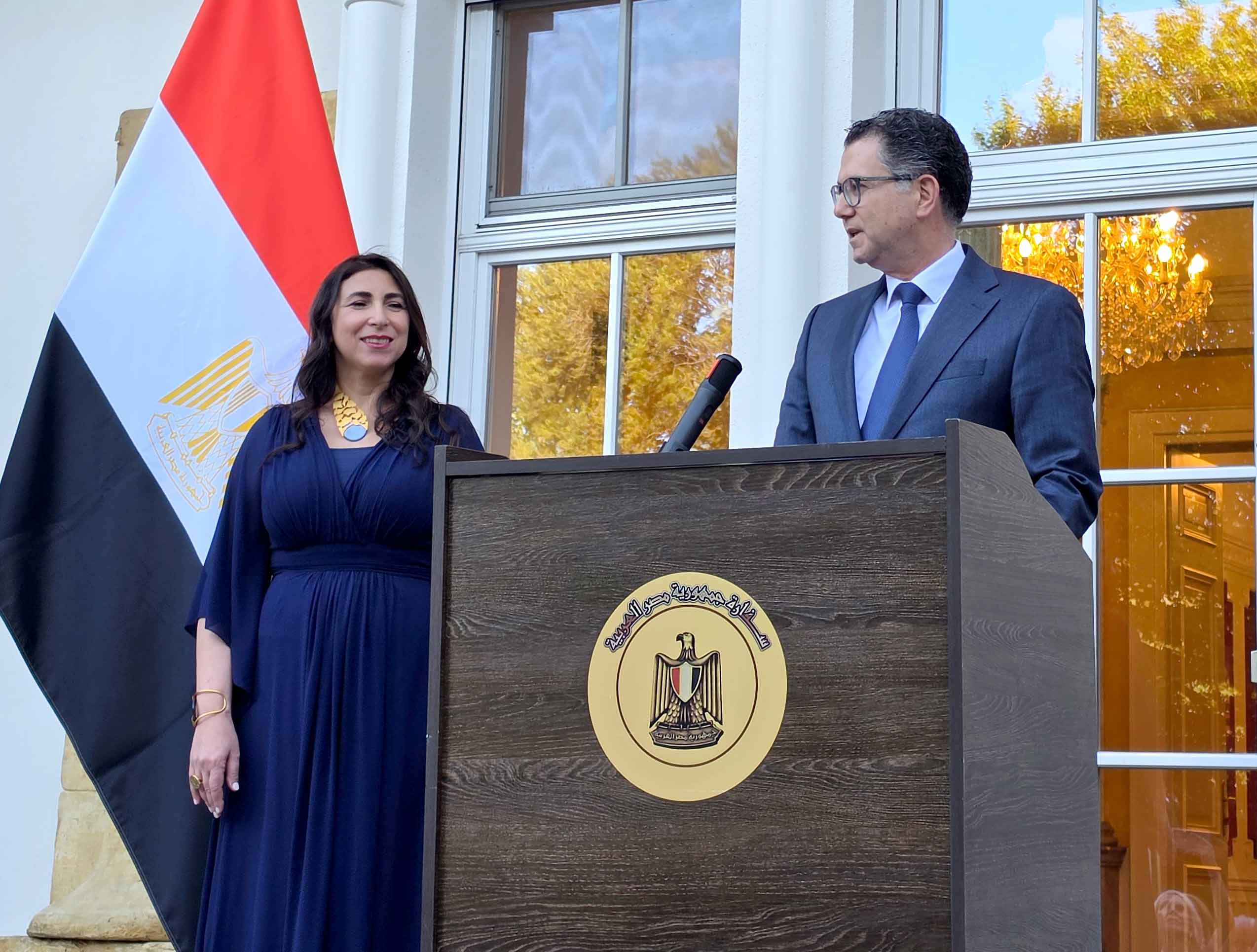 Botschafter S.E. Mohamed Nasr bedankt sich in seiner Ansprache bei seiner Ehefrau, Frau Marwa Elmosslemany, für ihre wertvolle Unterstützung. Foto: CulturaLatina