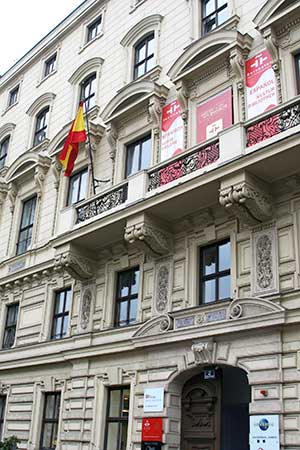 Fachada del edificio que alberga la sede del Instituto Cervantes de Viena así como la biblioteca Juan Gelman Fachada del edificio que alberga la sede del Instituto Cervantes de Viena así como la biblioteca Juan Gelman