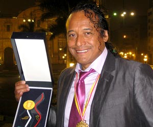 Maestro Hernán Toledo: PREMIO ORGULLO PERUANO 2013. Lima/Perú.
