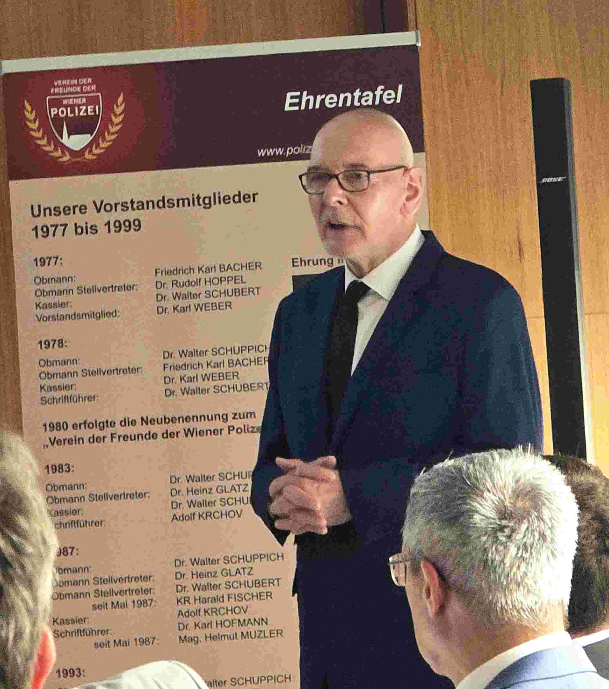 Brigadier und Militärexperte Gerald Karner: „Die heutigen Sicherheitsdynamiken sind instabil und komplex, wodurch langfristige Vorhersagen schwierig geworden sind.“ Foto: CulturaLatina.
