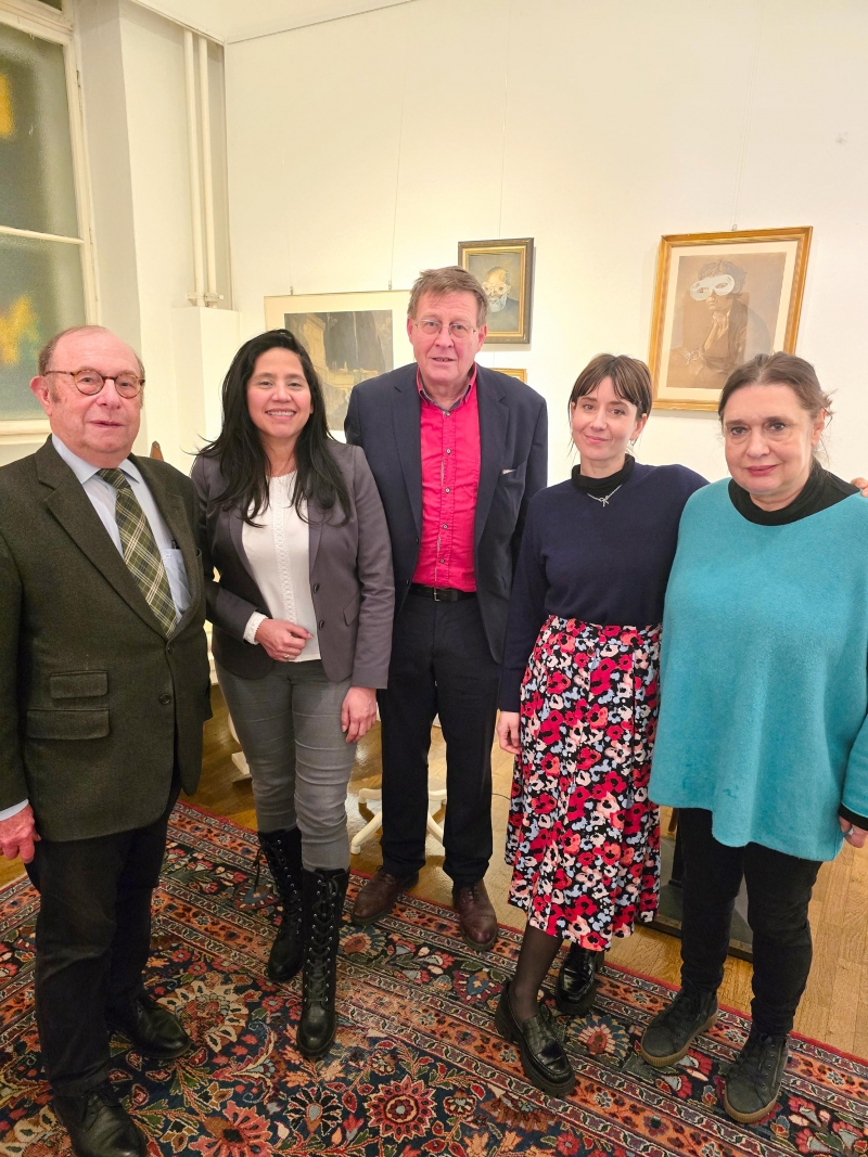 v.l.n.r.: Dr. Rudolf Zabrana, ehemaliger Bezirksvorsteher-Stellvertreter, Bezirksrätin Maria Taramona, Franz Hofbauer, Direktor des Bezirksmuseums Landstraße, Sängerin und Künstlerin Pippa Galli und Susanne Höhne, Leiterin des „Literarischen Jour-fixe“.