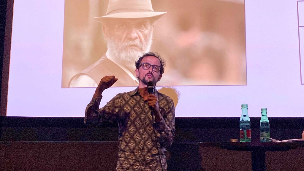 Iván Marín Díaz durante el coloquio posterior a la proyección de Ovidio &amp; The Last Rail en el Votiv Kino de Viena.