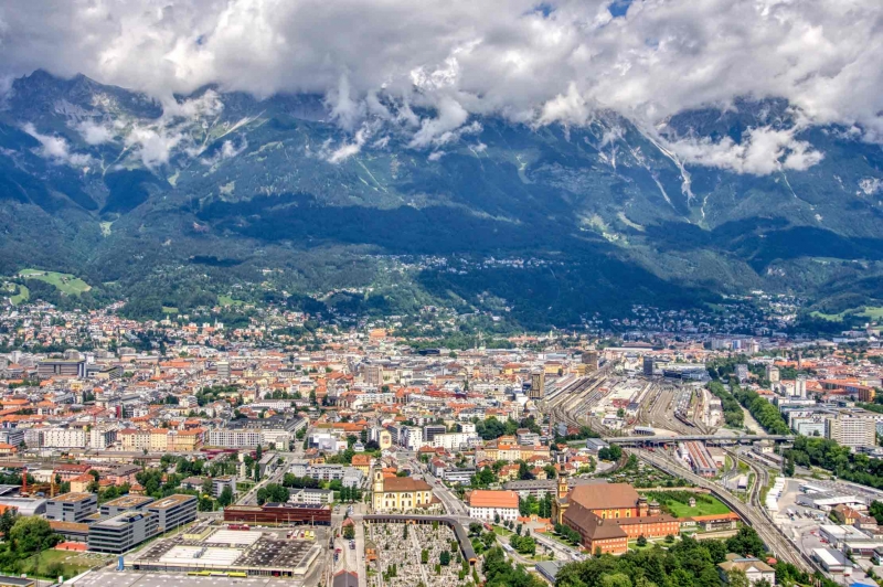 Vista panorámica de Innsbruck, capital del estado federado Tirol, en el oeste de Austria.
