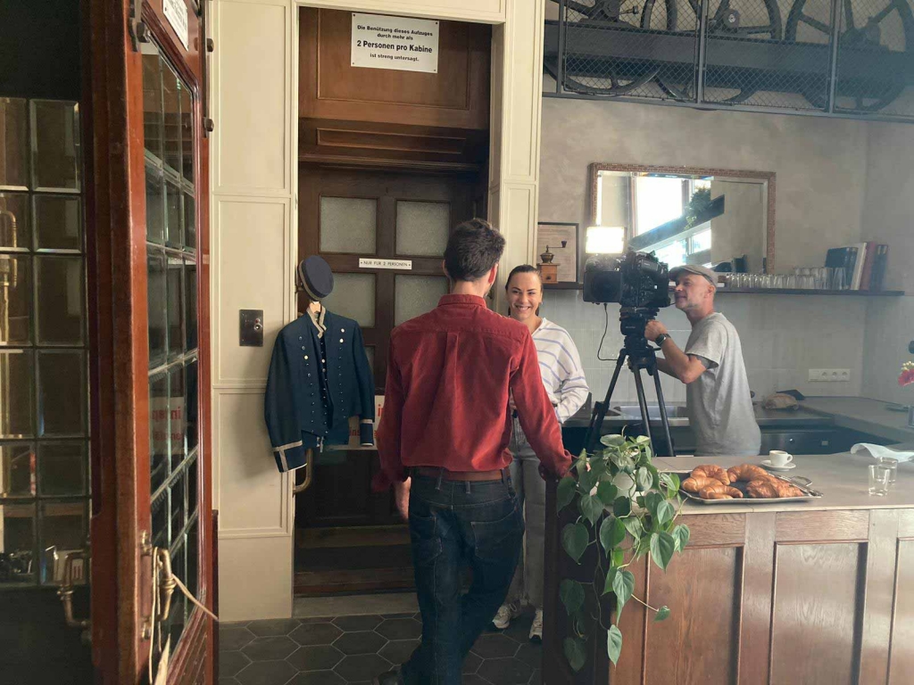 El Primer Café de Ascensores en Viena: Una experiencia curiosa y encantadora