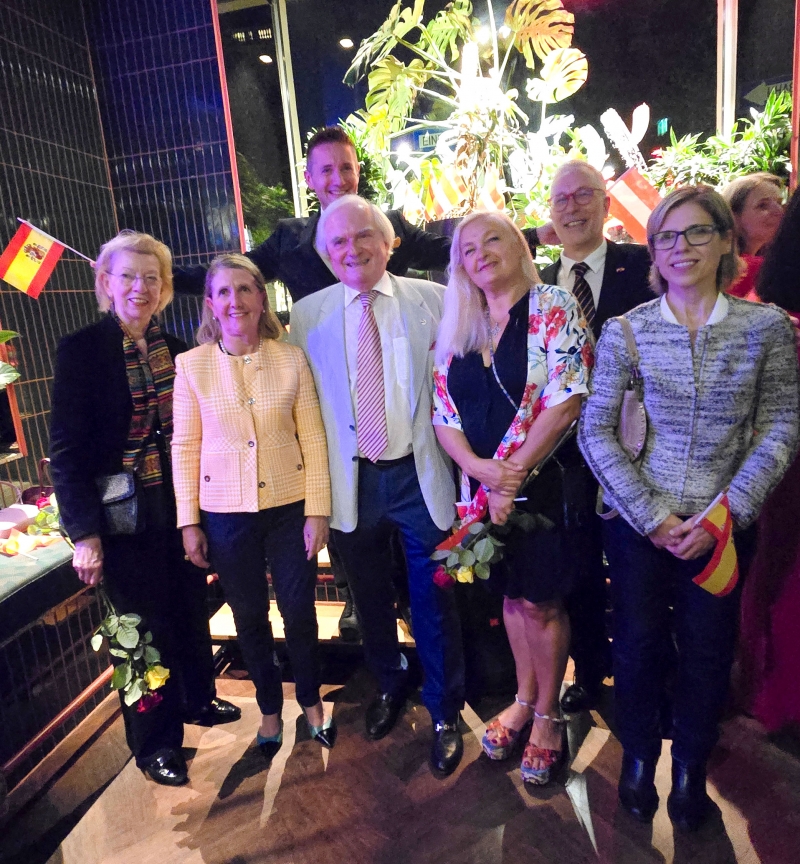 Marguerite Machek-Vos, die Botschafterin Aurora Mejía Errasquín, Dr. Josef Mantl, Senator h.c. Walter J. Gerbautz, Präsidentin María Belén Bañuelos Sánchez, Vizepräsident Mag. Ángel L. Sánchez Baltanás und Leyre Lozano Mendía, spanische Konsulin in Wien.