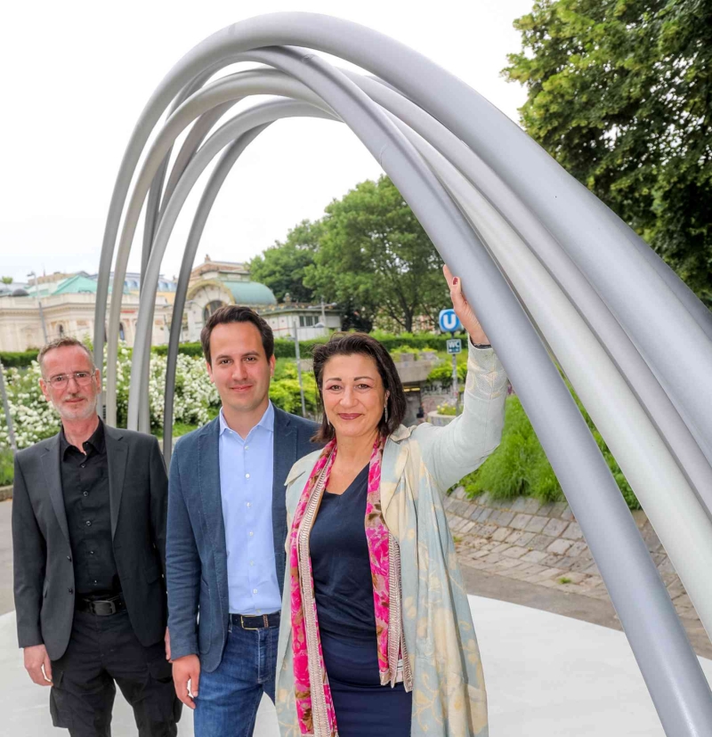 v.l.: Hannes Sulzenbacher, Co-Leiter des Zentrums QWIEN-Zentrum,  Vizebürgermeister Wiederkehr und Kulturstadträtin Kaup-Hasler 