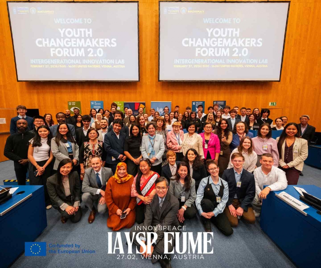 Teilnehmende und Organisatoren des Youth Changemakers Forum (YCF) 2.0 kommen in den Vereinten Nationen in Wien zusammen, um über generationenübergreifende Zusammenarbeit und innovative Lösungen für die Ziele für nachhaltige Entwicklung (SDGs) zu diskutieren.