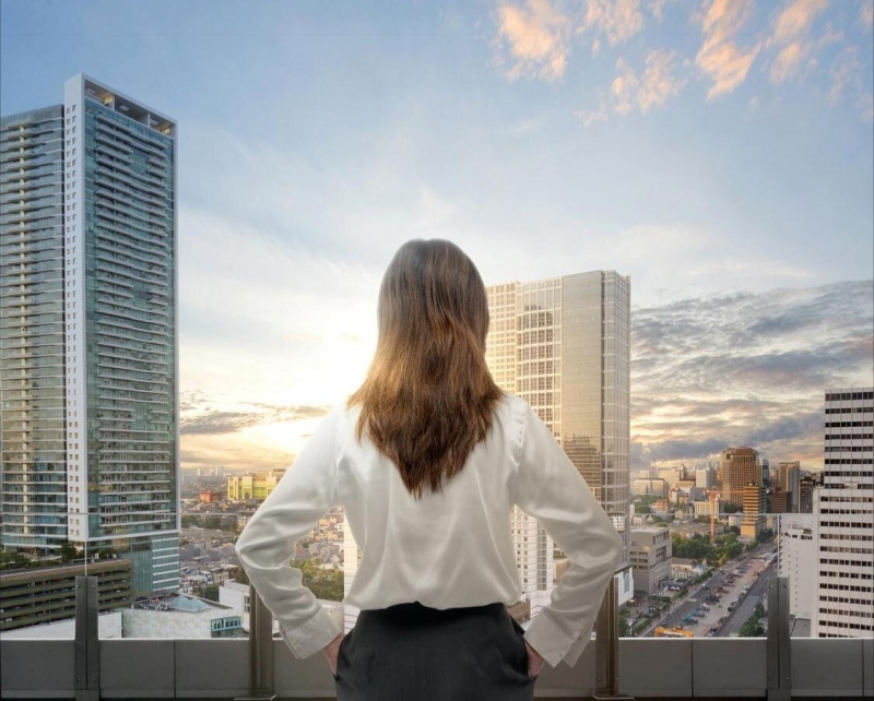 La nueva fuerza del emprendimiento digital: Mujeres 50+ en acción.