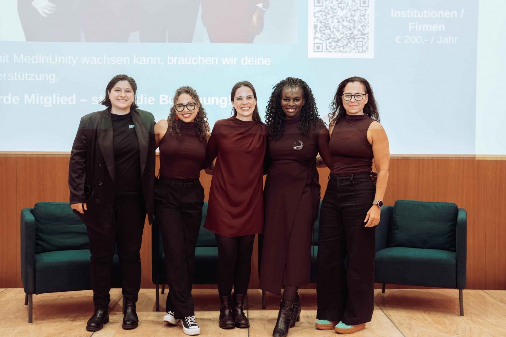 De izq. a der.: Sibel Ada, Michelle Nägeli, Claudia Espinoza, Mireille Ngosso y Karin Kapatais, durante la presentación de MedInUnity en Urania el pasado 10 de octubre.
