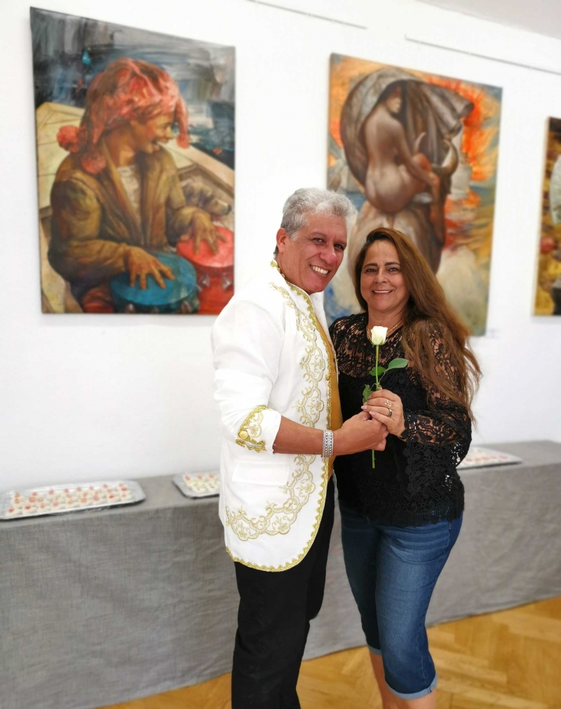 Artista Alexis M. Pantoja y Marina Riss, propietaria de Riss Kunst Galerie